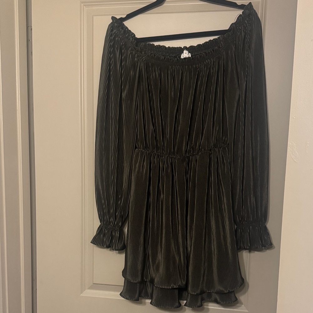 Elegant Off-Shoulder Pleated Velvet Dress
